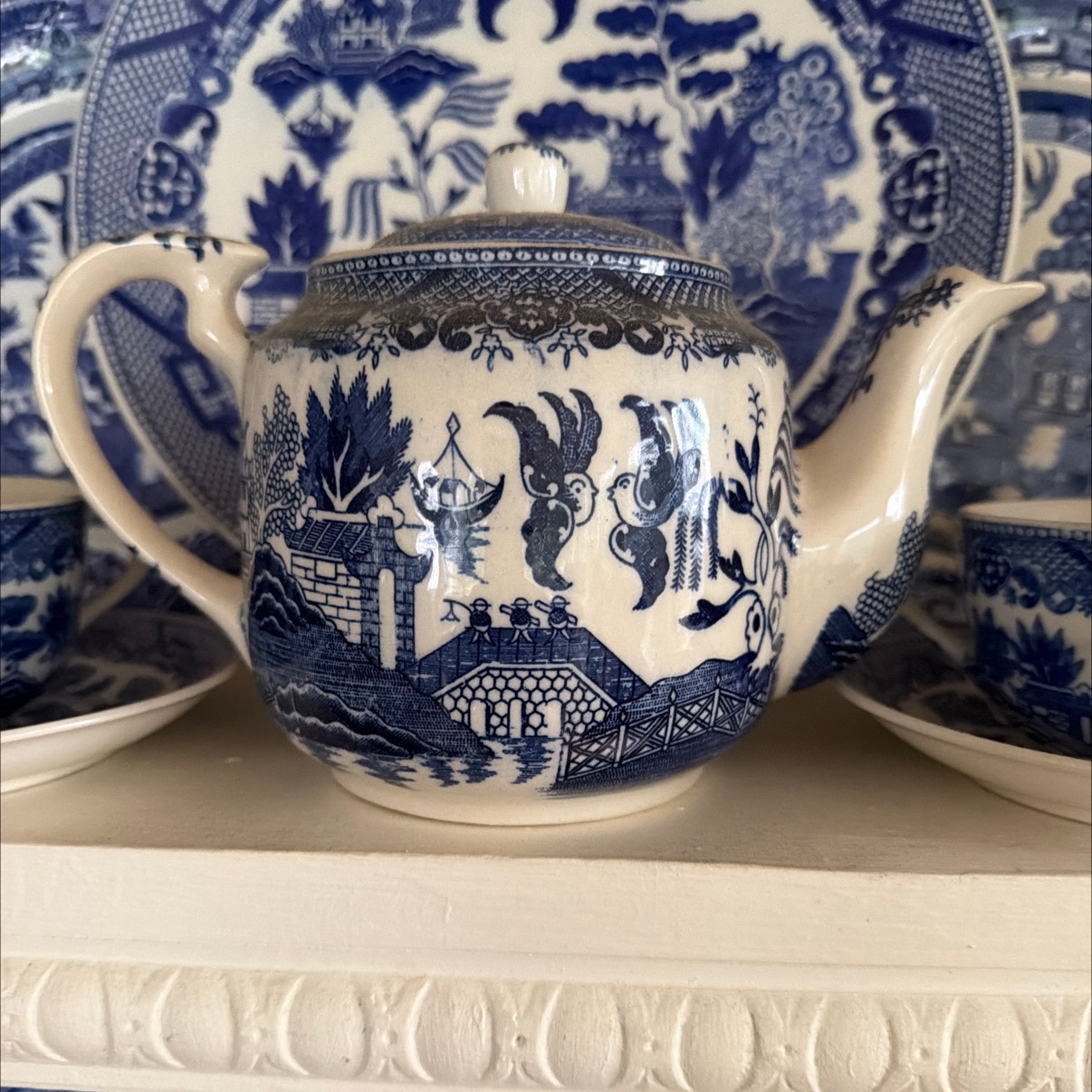 Blue Willow Pattern Ceramic Teapot with Matching Dinnerware Set